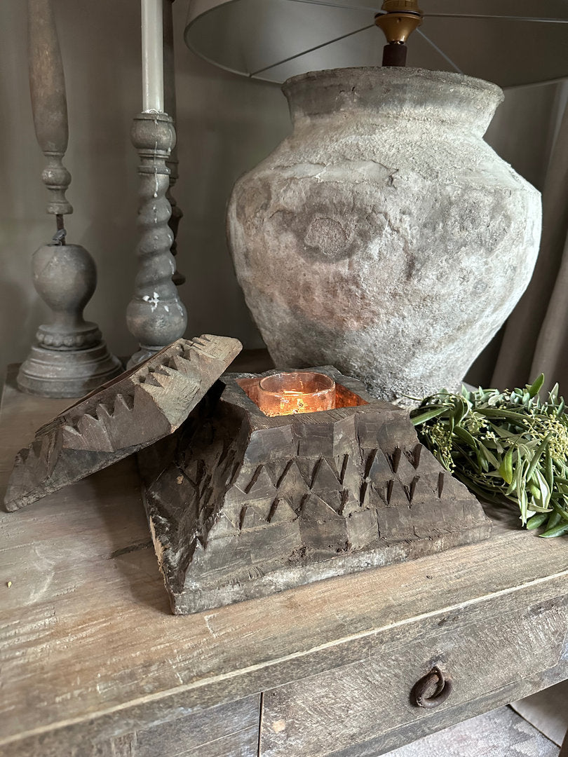 Poer oud hout - My Sober Home