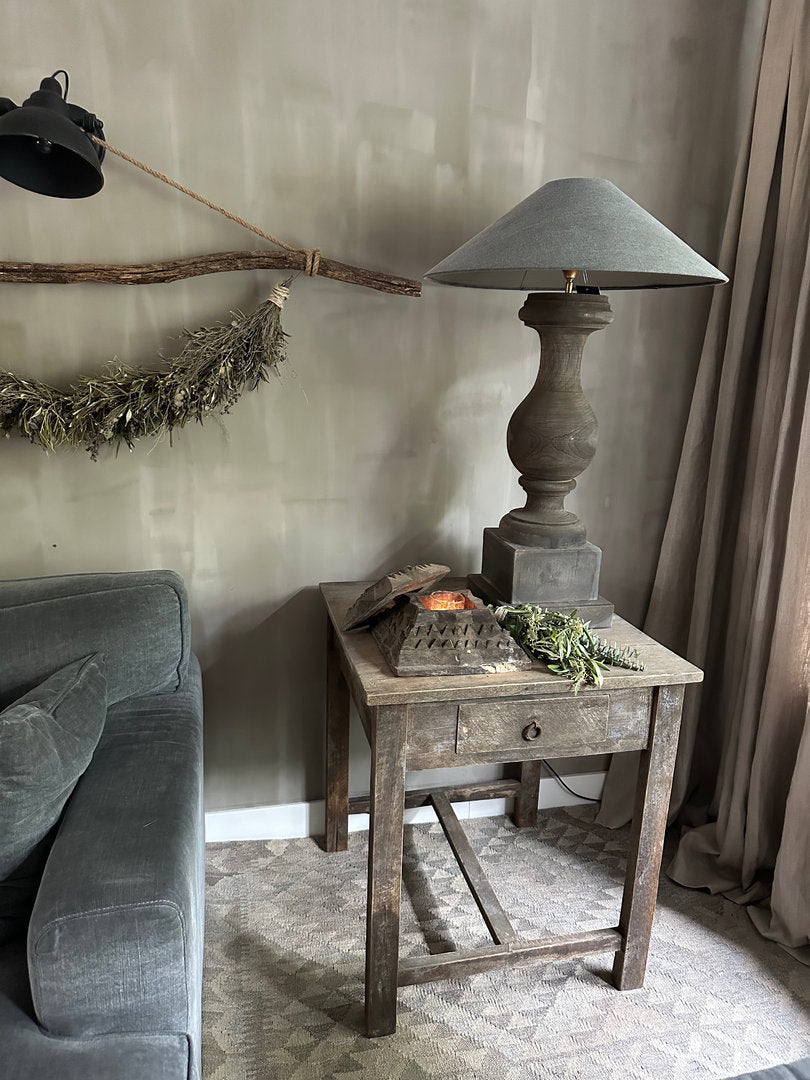 Poer oud hout - My Sober Home