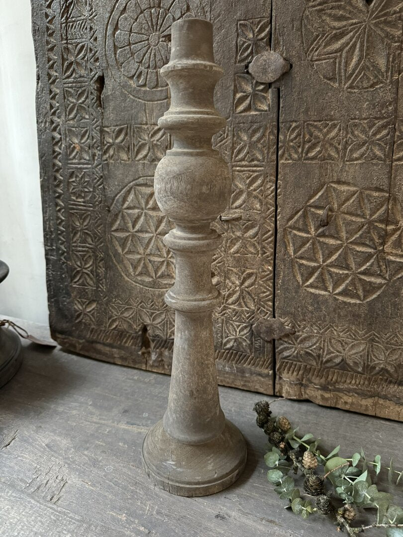 Kandelaar oud hout 48