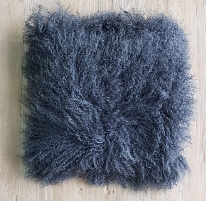 Kussen tibetaans schapenvacht antraciet - My Sober Home