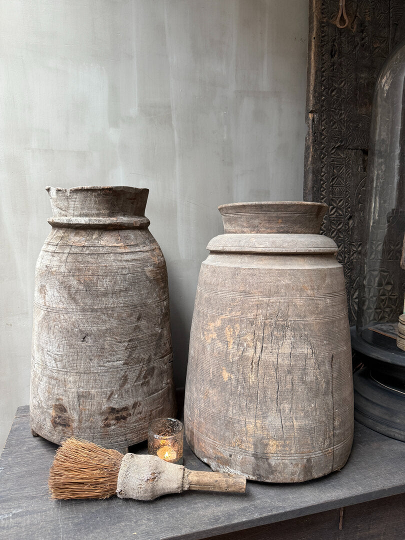 Grote Nepalese kruik Naga pot (rechter op de foto) - My Sober Home