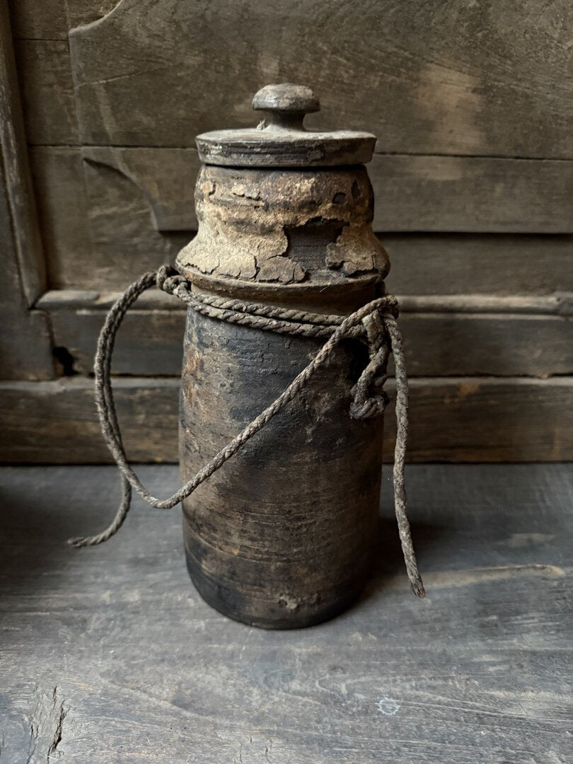 Oud Nepalees kruikje met deksel 2