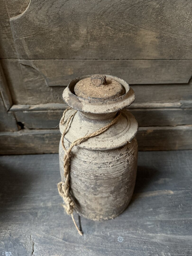 Oud Nepalees kruikje met deksel 5