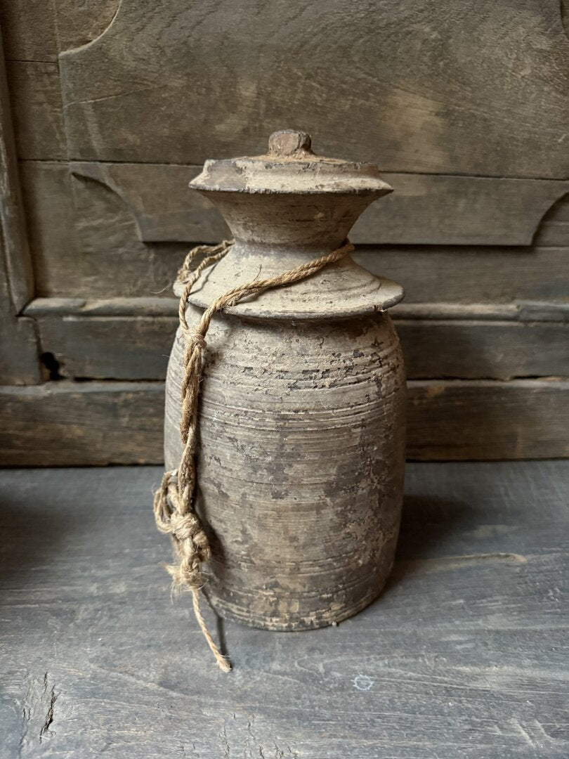 Oud Nepalees kruikje met deksel 5