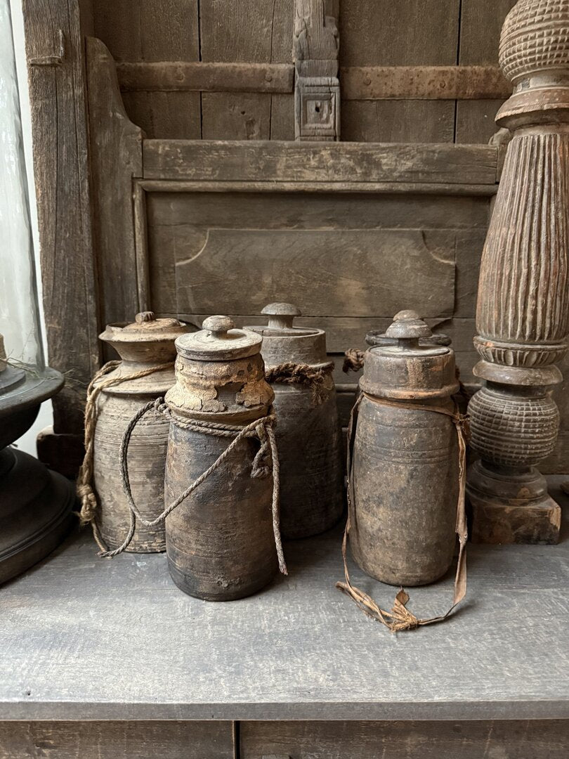 Oud Nepalees kruikje met deksel 5