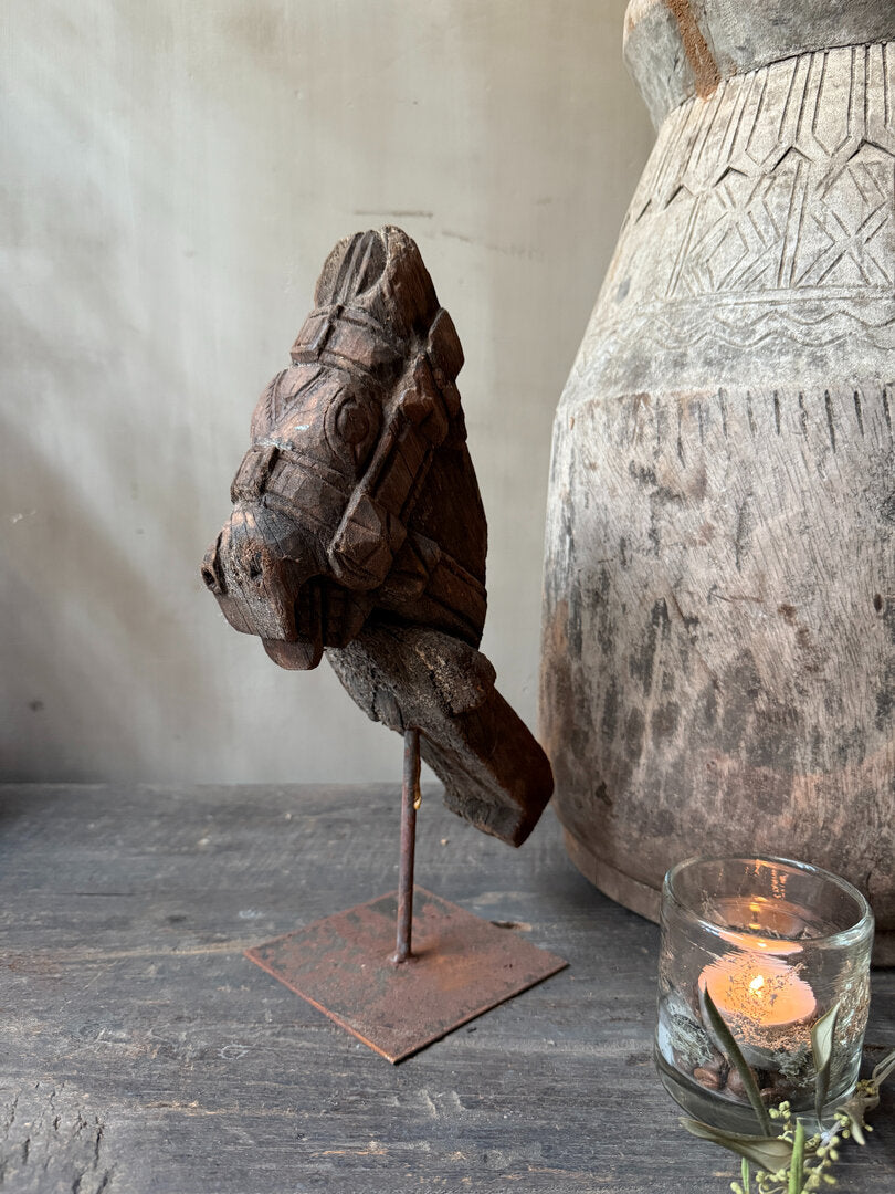 Ornament paard op standaard