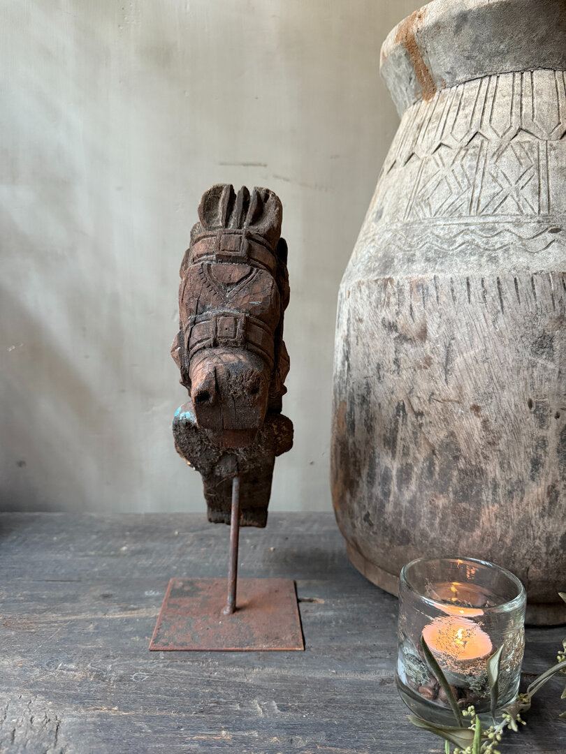 Ornament paard op standaard