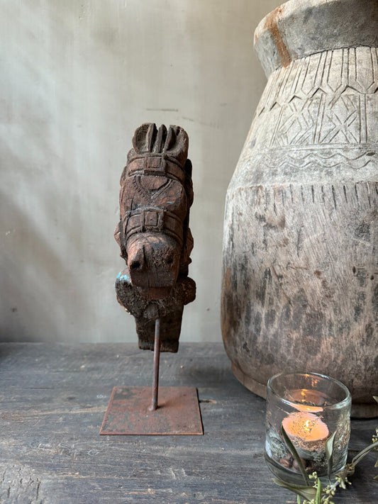 Ornament paard op standaard