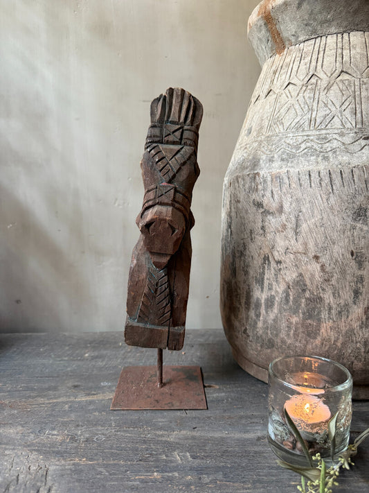Ornament paard op standaard