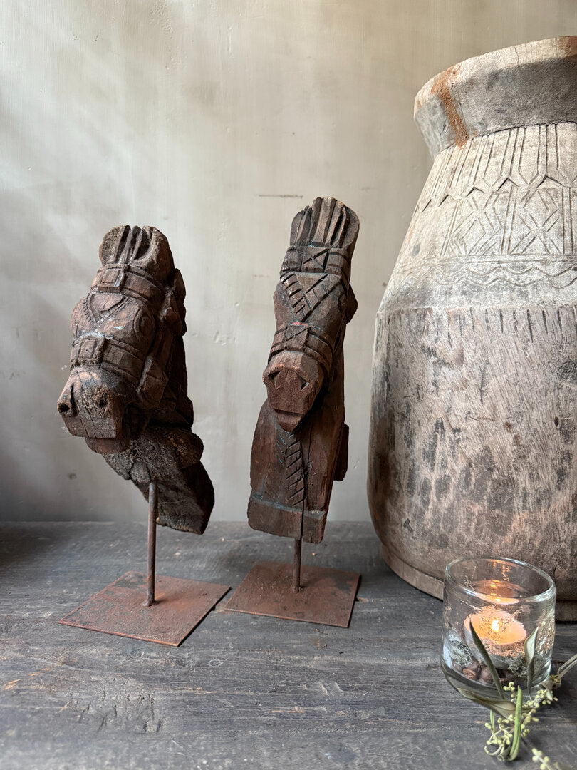 Ornament paard op standaard