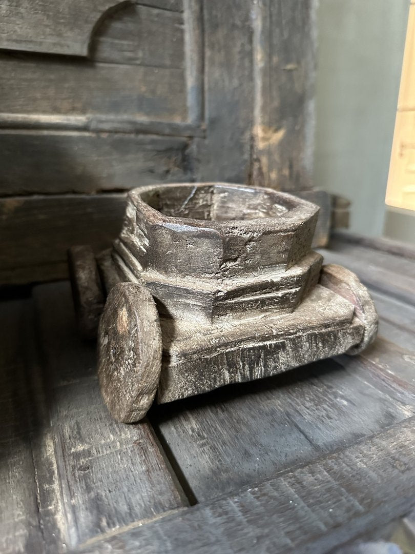 Uniek oud houten speelgoed / bakje - My Sober Home