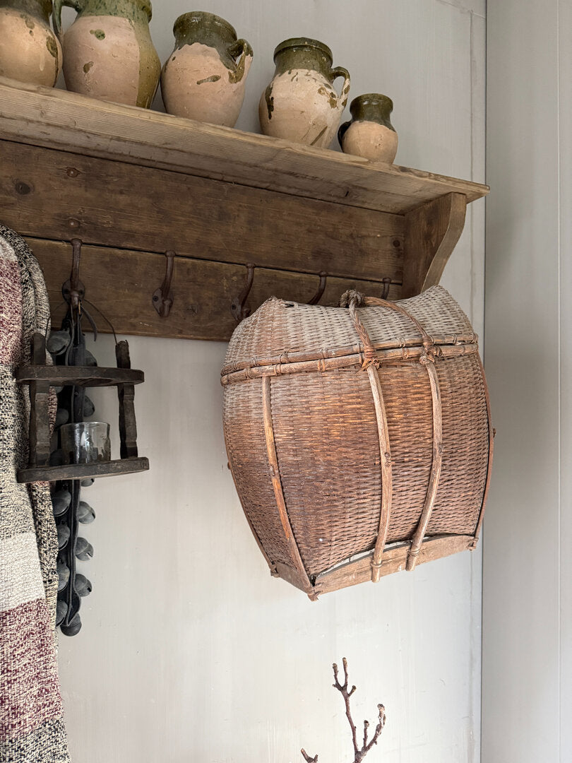 Oude unieke Chinese rieten vissers mand