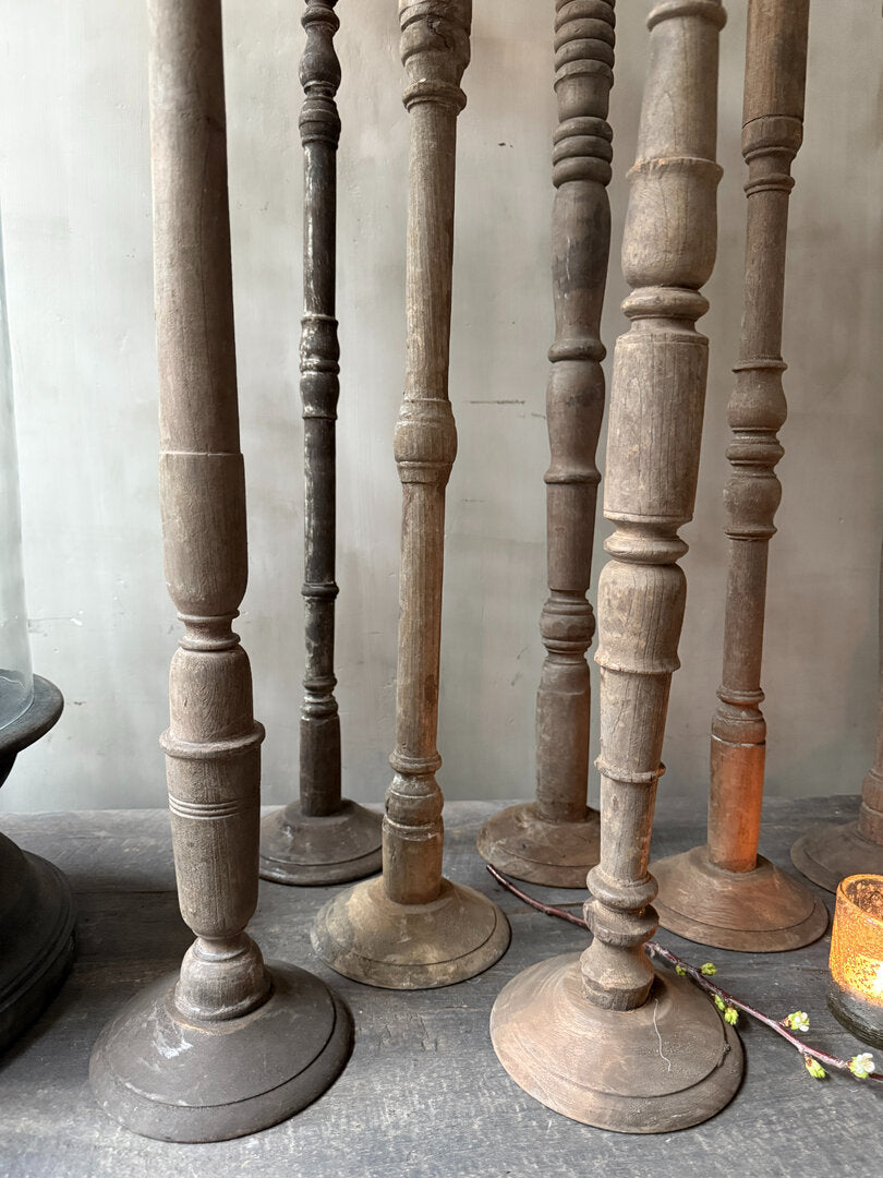 Oude houten vloerkandelaar - My Sober Home