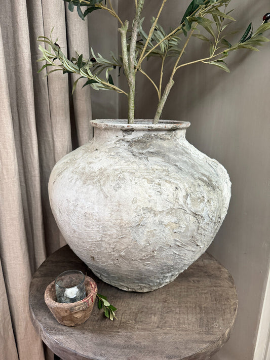 Oude waterkruik - My Sober Home