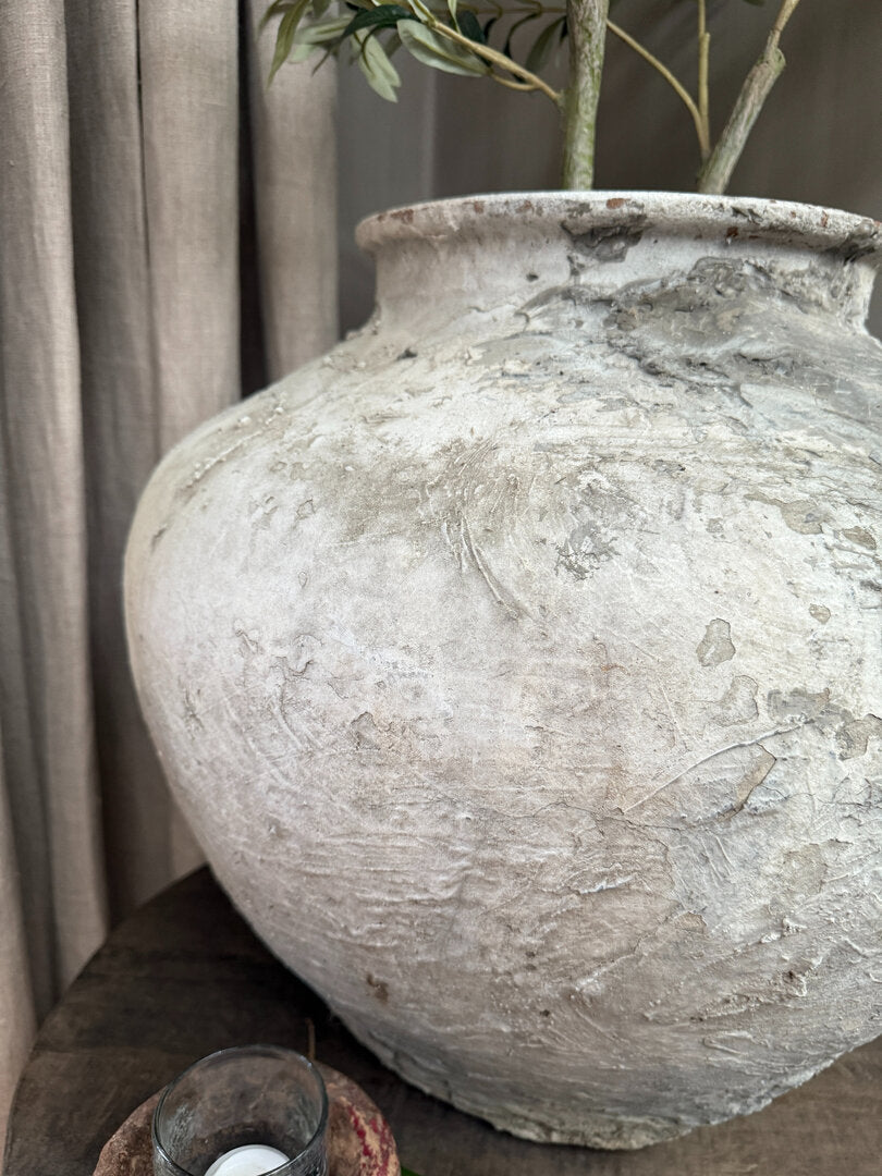 Oude waterkruik - My Sober Home