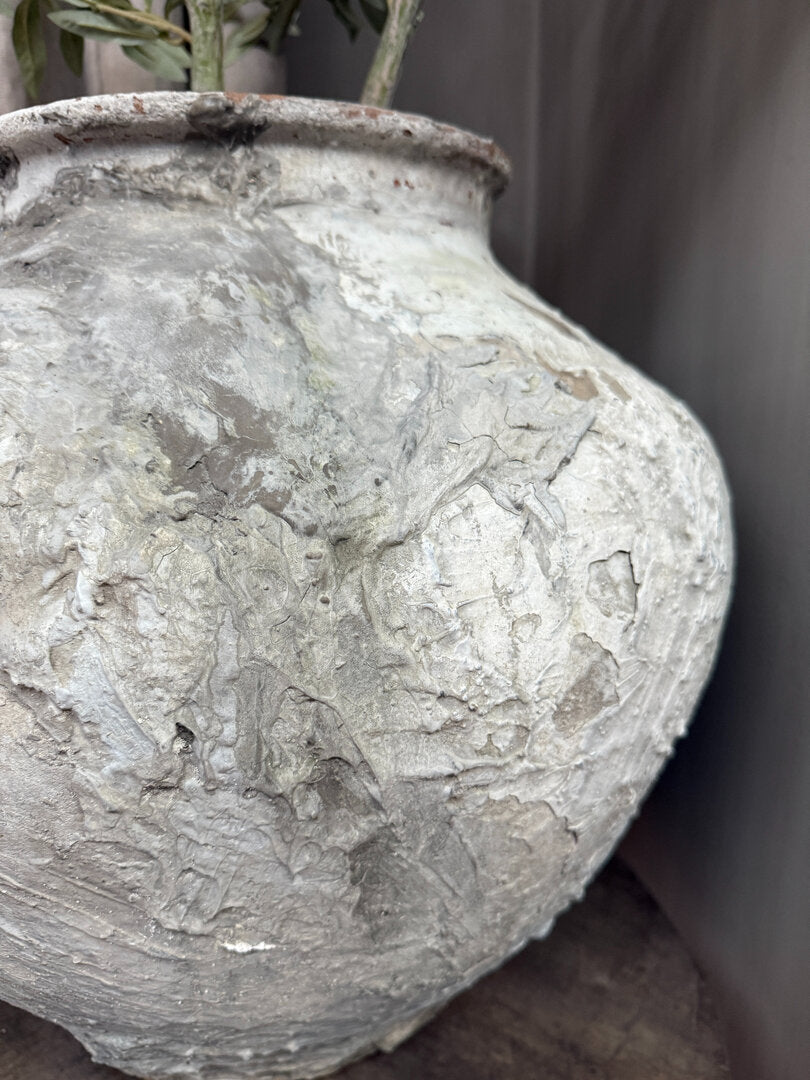 Oude waterkruik - My Sober Home