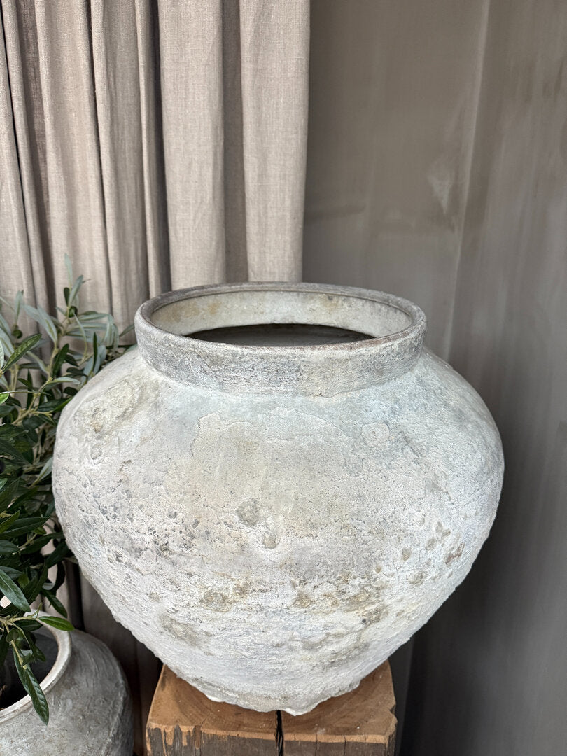 Oude waterkruik - My Sober Home